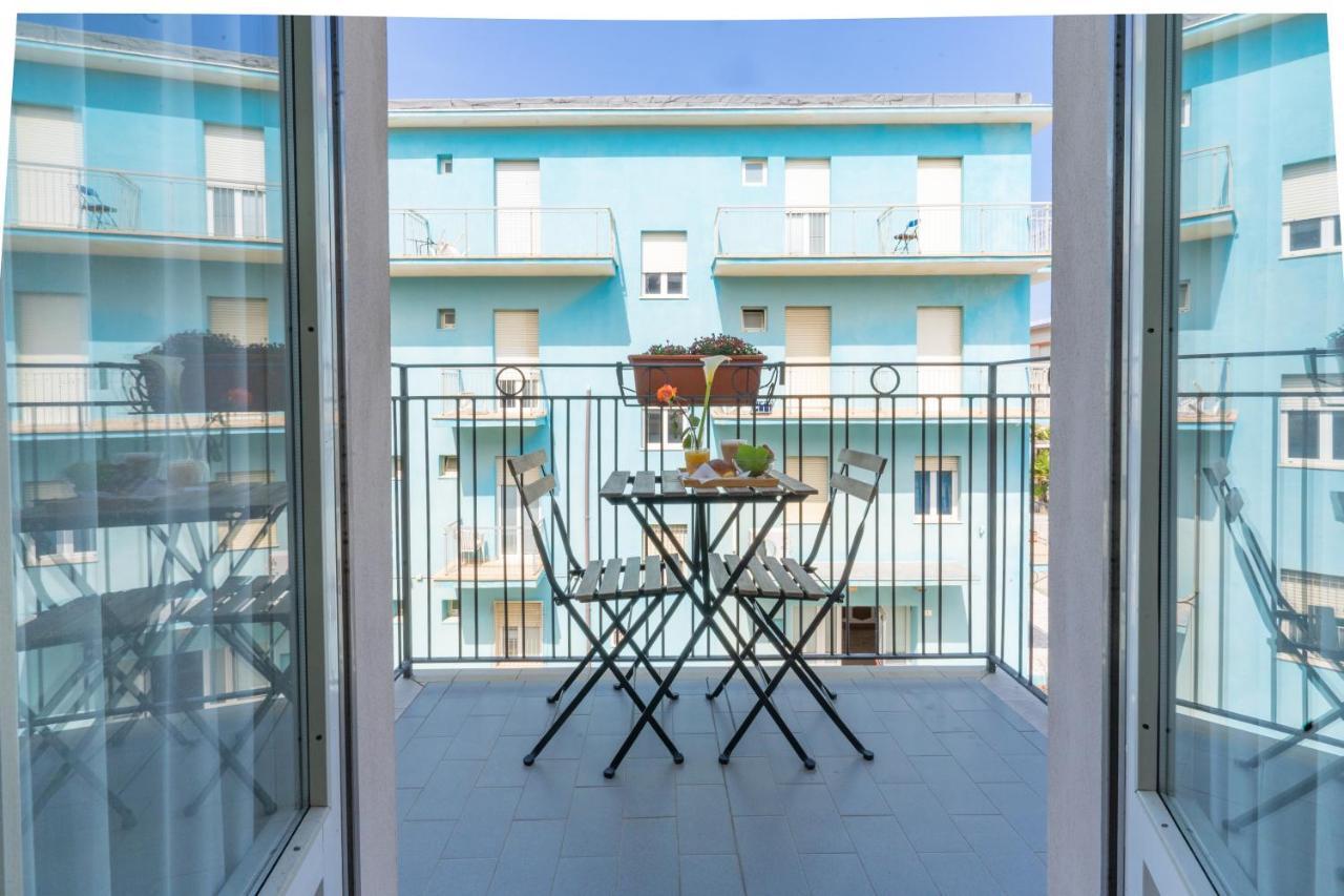 Hotel Greta B&B Rimini Exteriör bild