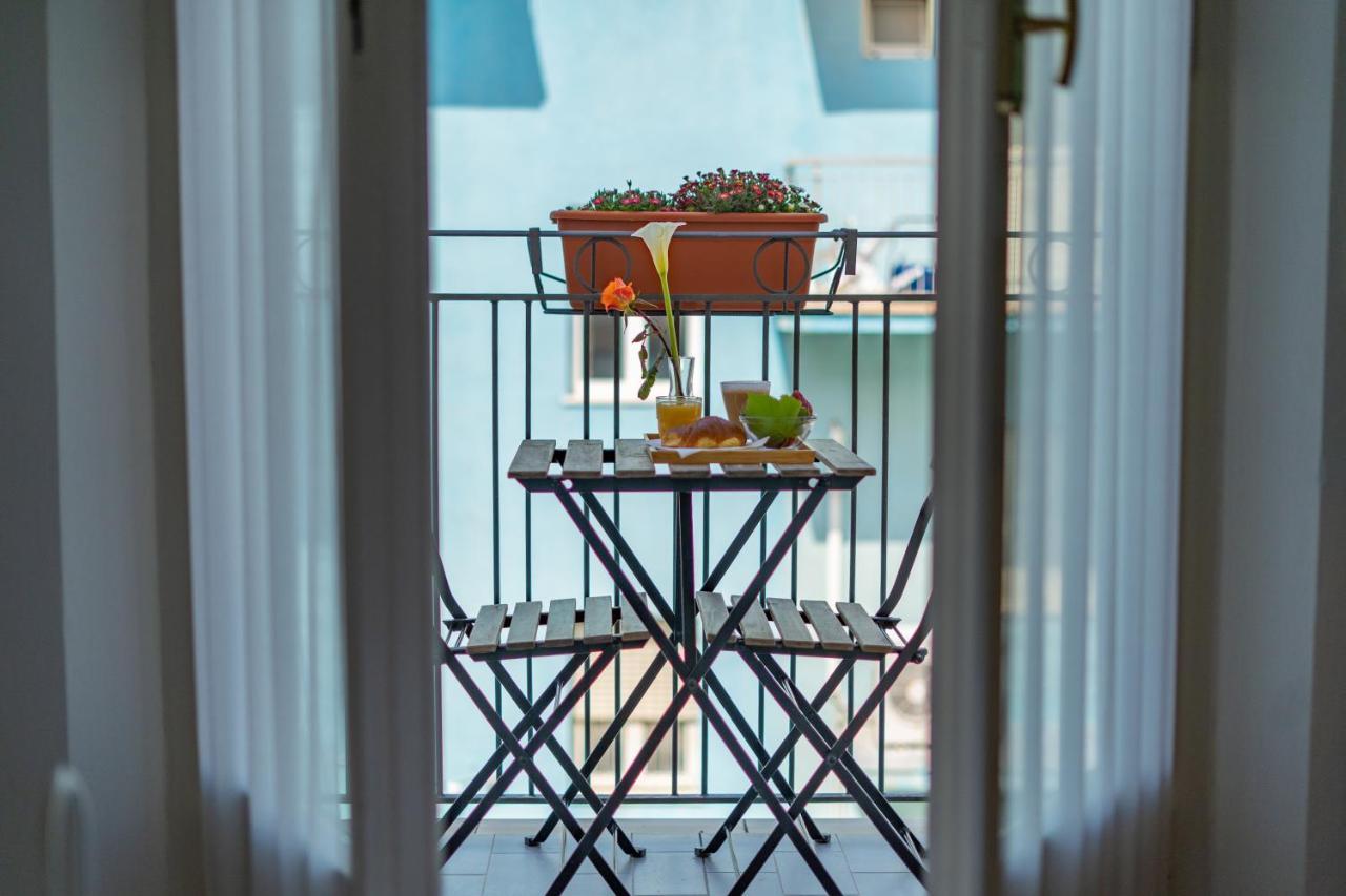 Hotel Greta B&B Rimini Exteriör bild