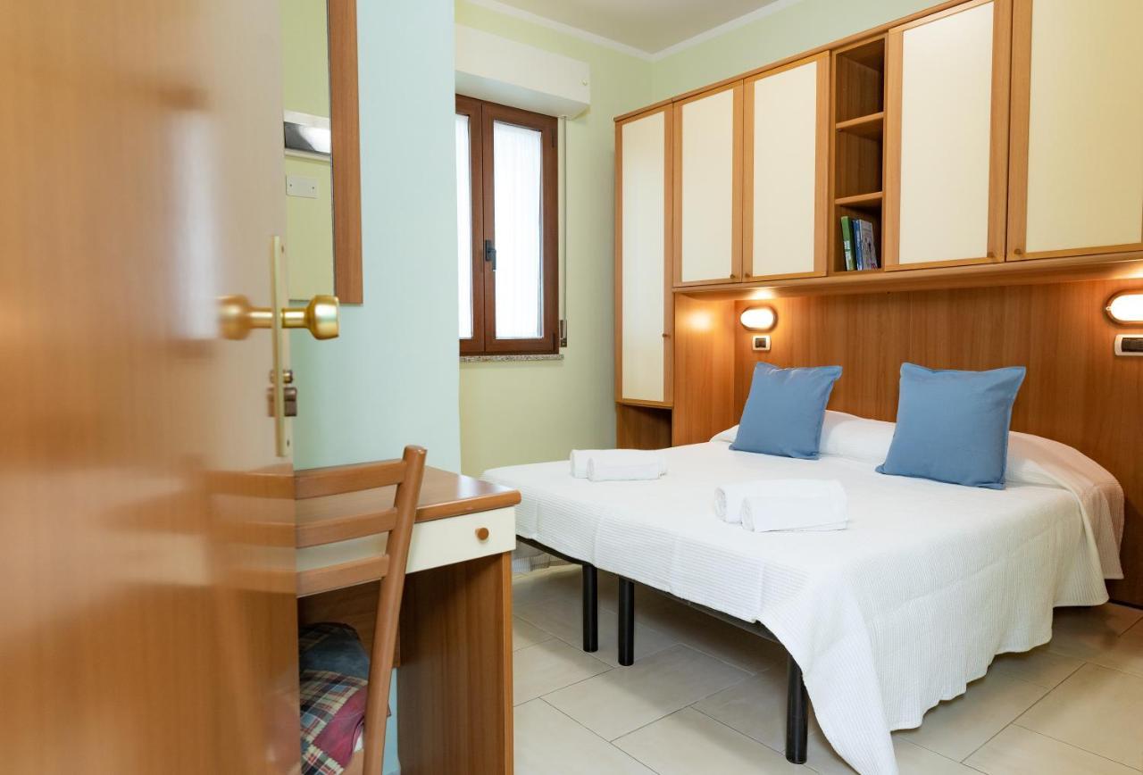 Hotel Greta B&B Rimini Exteriör bild