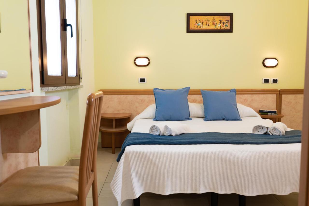 Hotel Greta B&B Rimini Exteriör bild