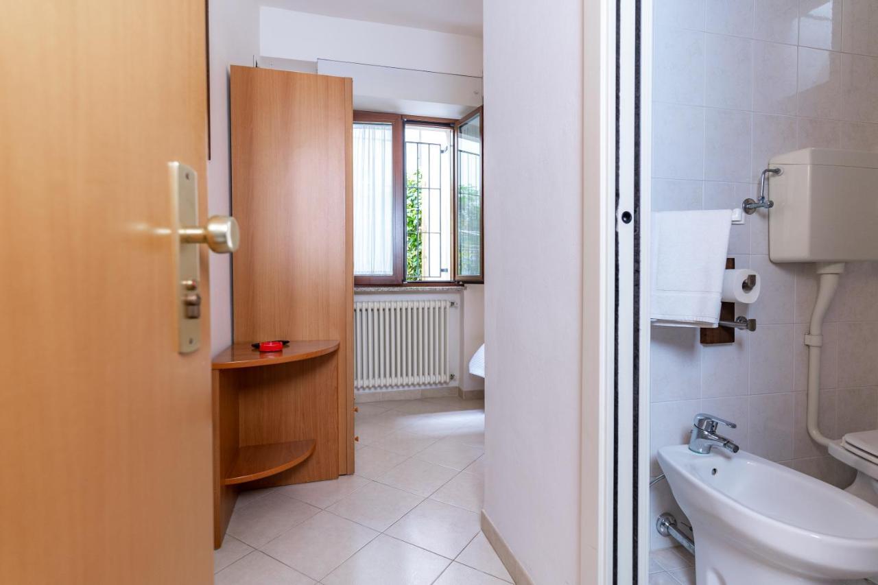 Hotel Greta B&B Rimini Exteriör bild