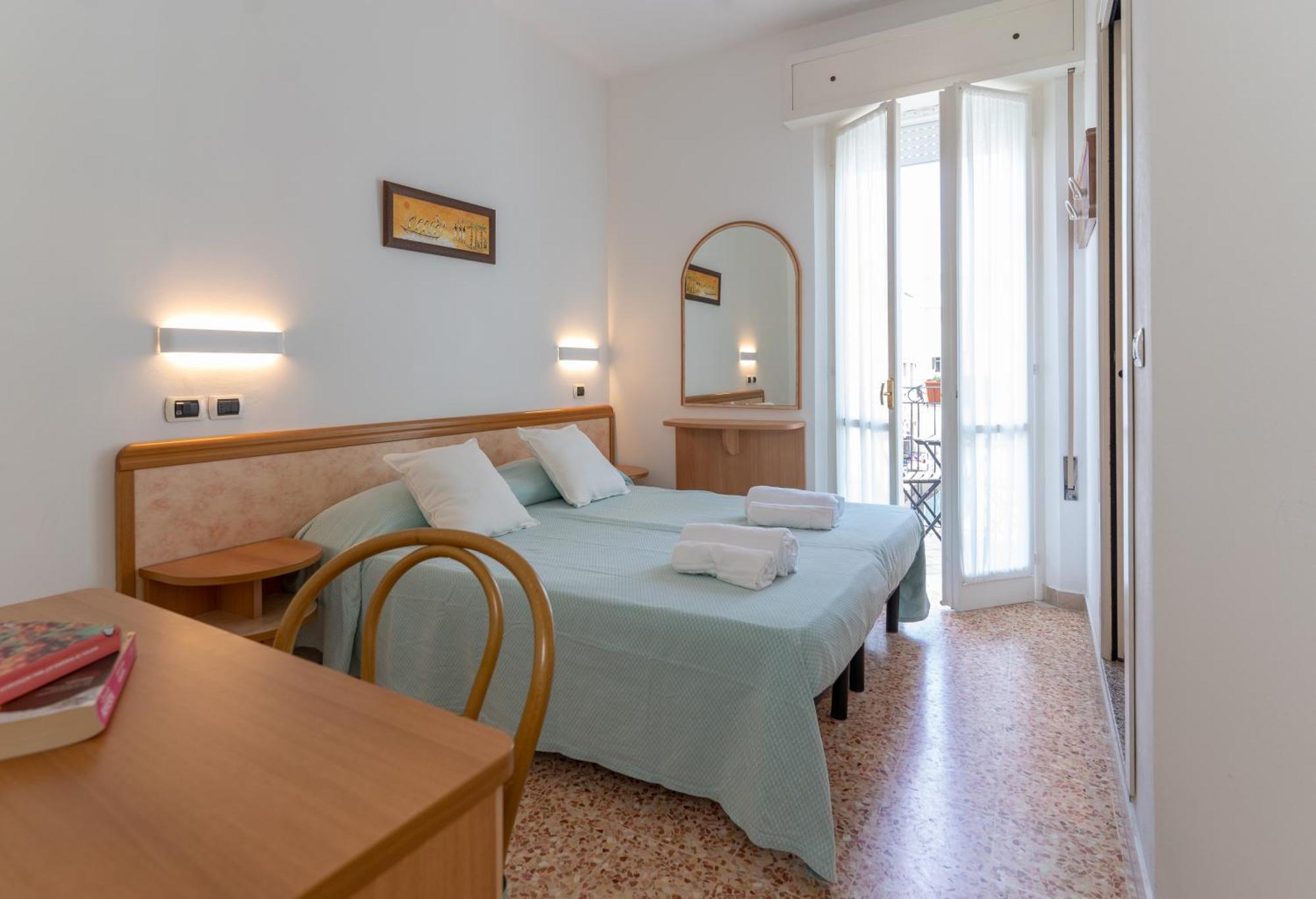 Hotel Greta B&B Rimini Exteriör bild