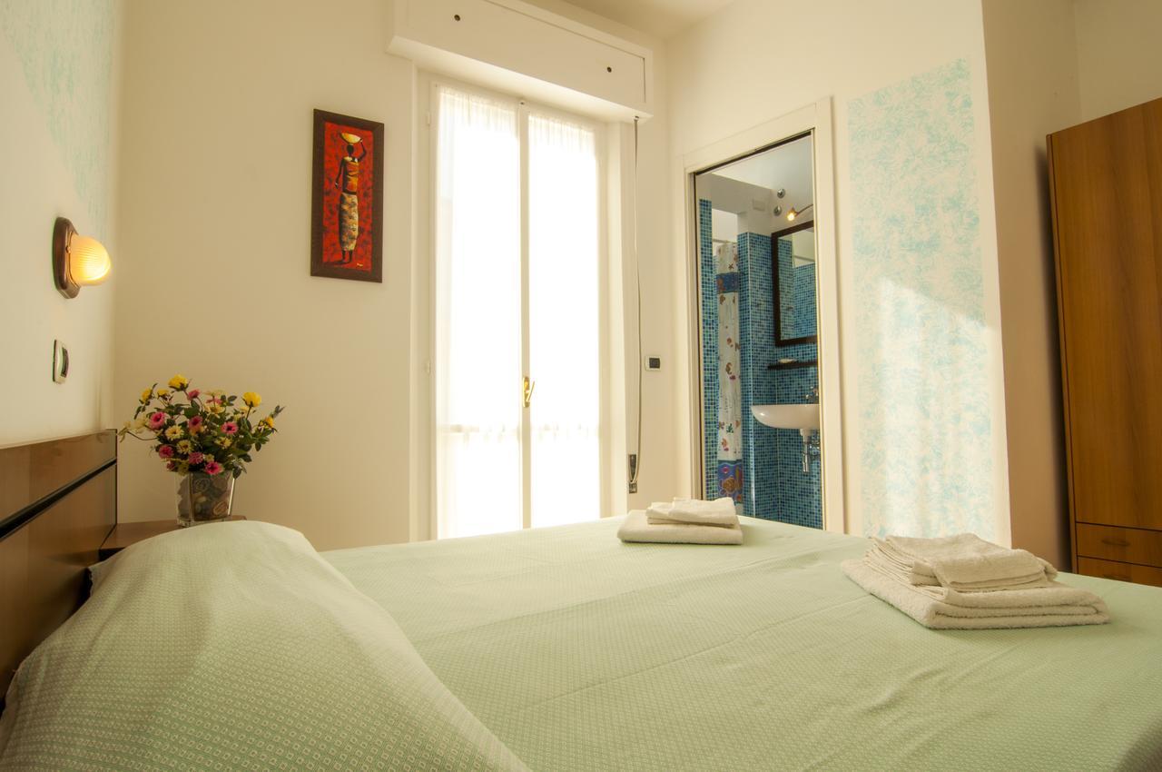 Hotel Greta B&B Rimini Exteriör bild