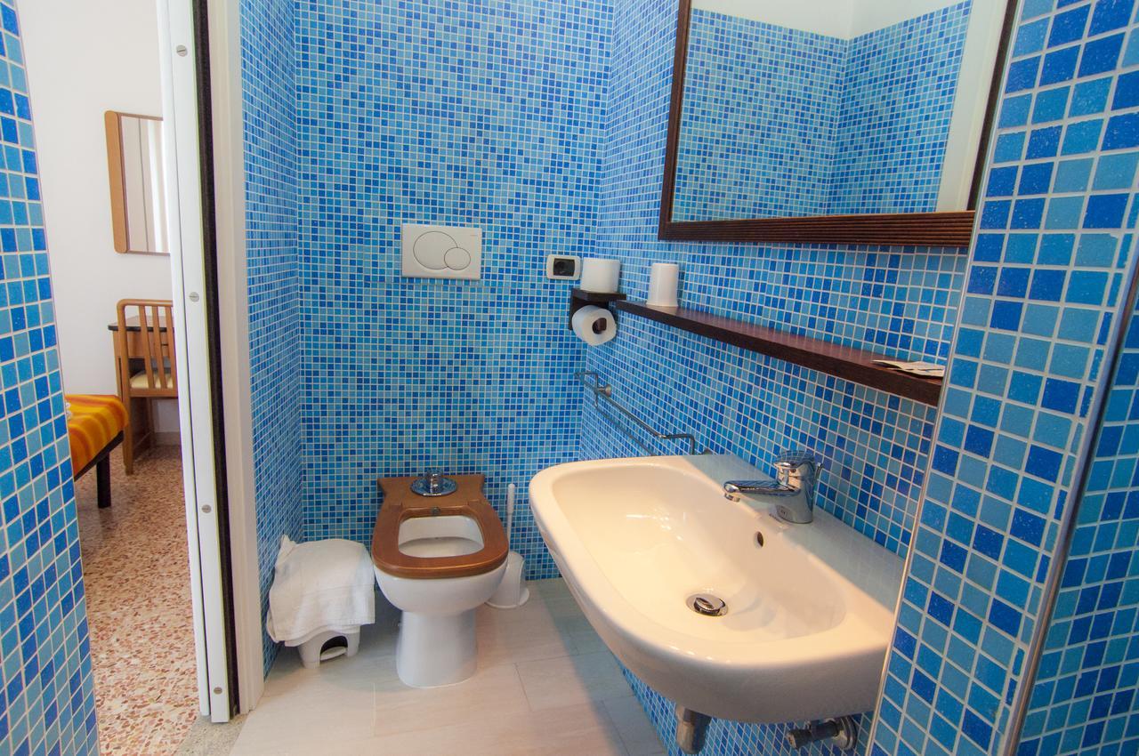 Hotel Greta B&B Rimini Exteriör bild